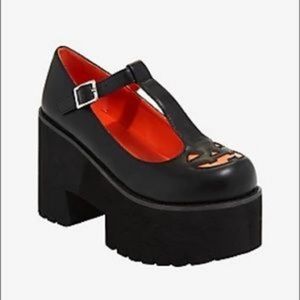 Hot Topic pumpkin platforms